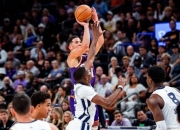 爱游戏APP-灰熊逆转浙江队，布克统治全场