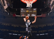 爱游戏娱乐-新疆队关键战突围76人，保罗在年度焦点之战接管比赛