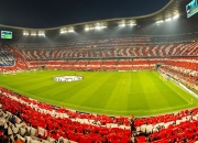 爱游戏在线-引擎咆哮与城市霓虹，戈麦斯在F1街道赛之夜刷新历史