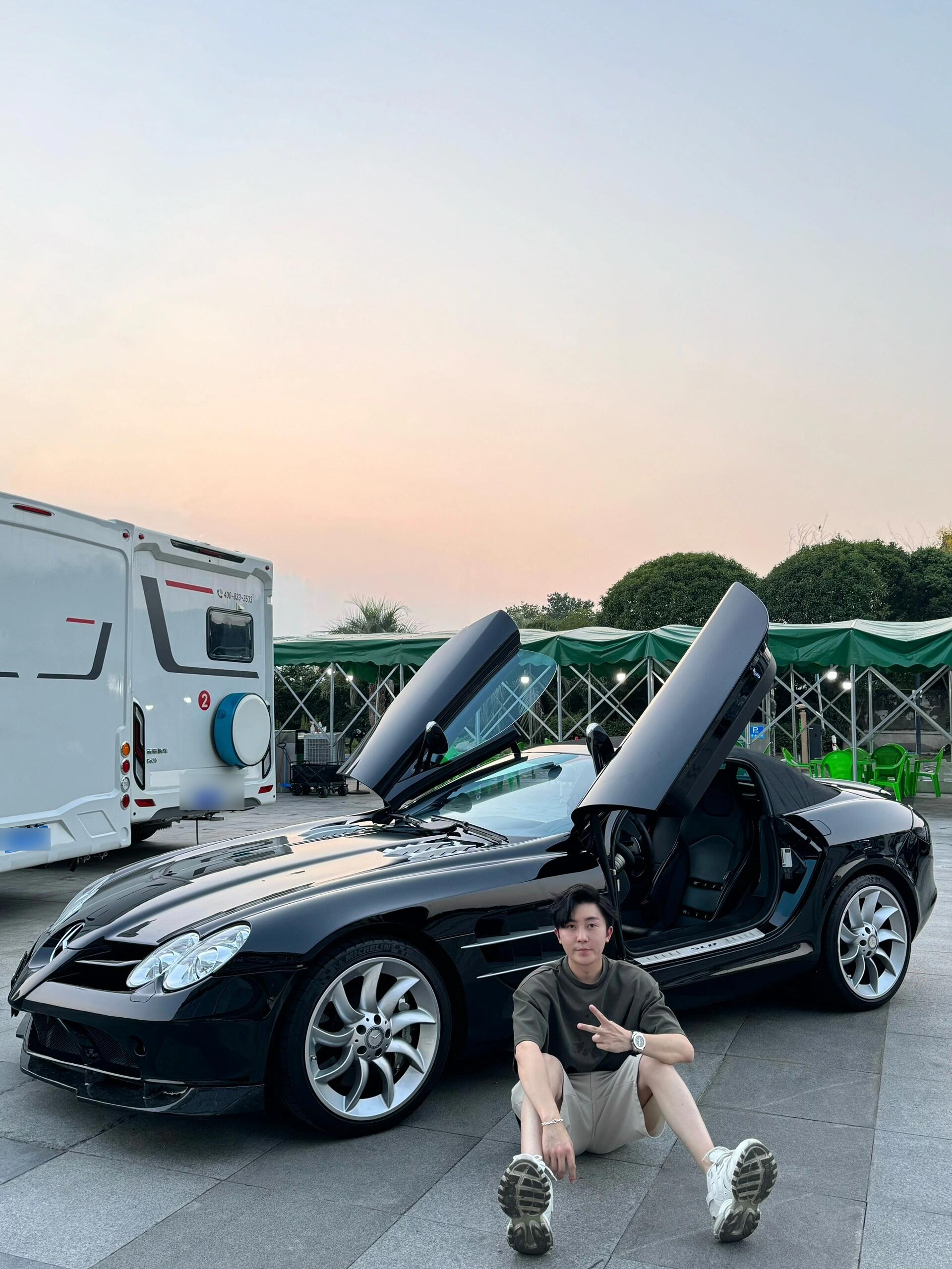 迈凯伦轻取阿斯顿马丁,塞恩斯惊艳四座 迈凯伦轻取阿斯顿马丁,塞恩斯惊艳四座