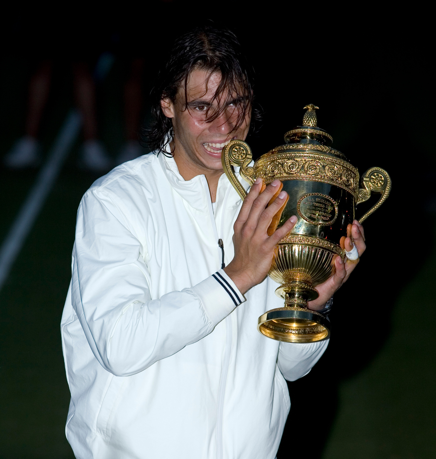 拉沃尔杯险胜温网，辛纳扛起全队