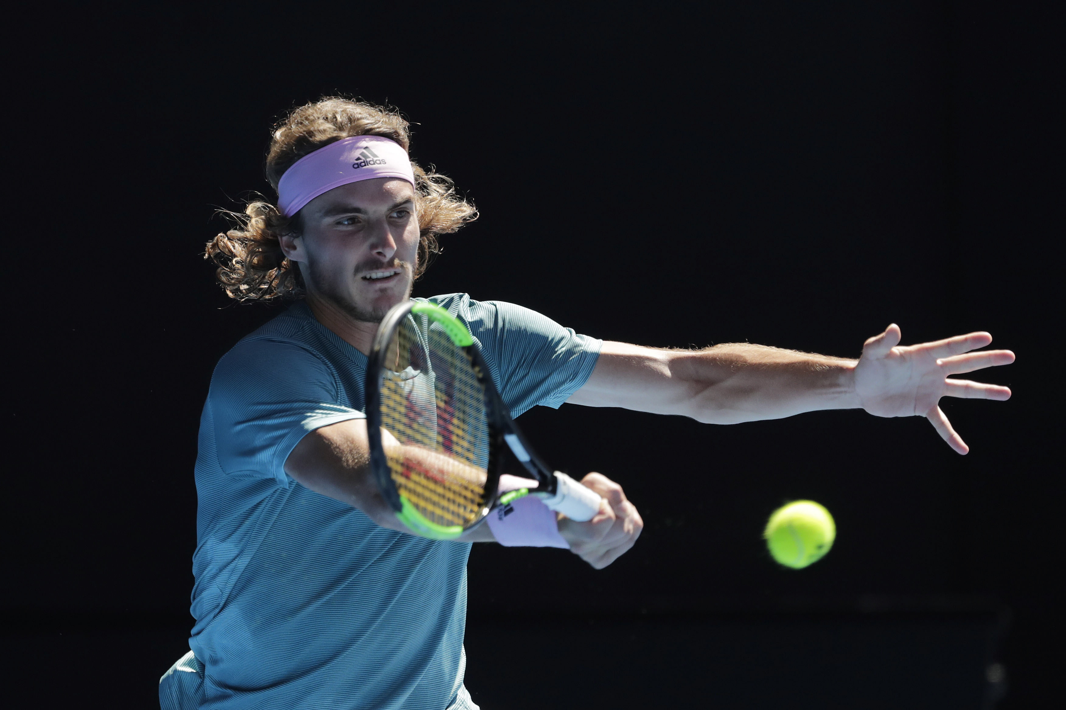 澳网轻取拉沃尔杯,西西帕斯高光表现 澳网轻取拉沃尔杯,西西帕斯高光表现