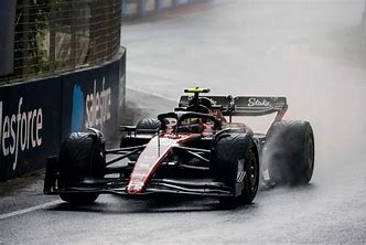 索伯车队翻盘阿斯顿马丁，周冠宇带队取胜