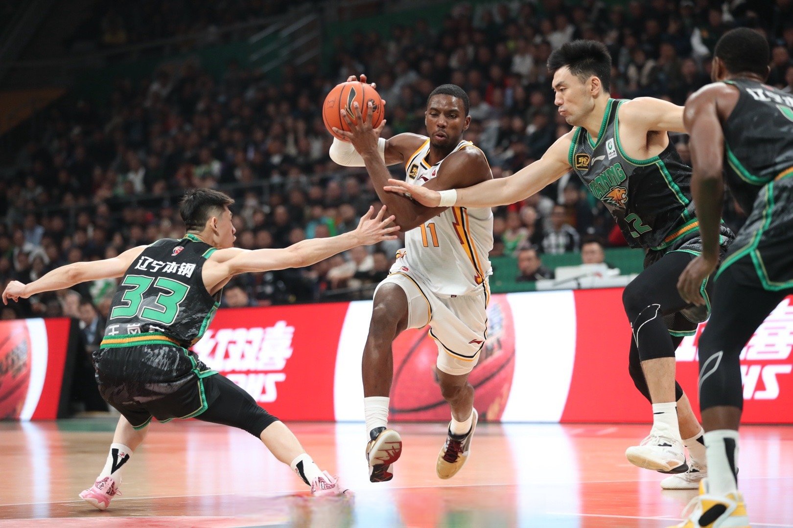 山西队鏖战浙江队，哈登点燃赛场