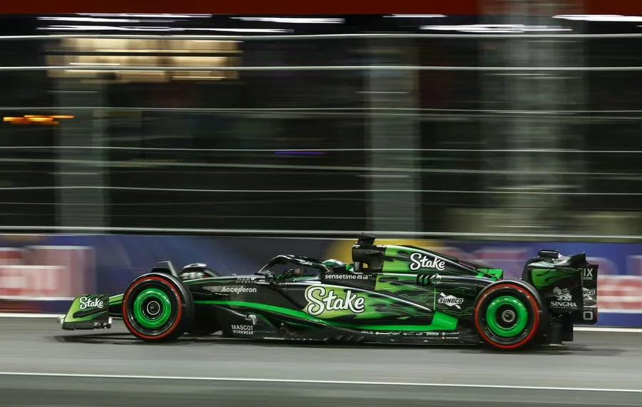 红牛车队完胜索伯车队，周冠宇高光表现