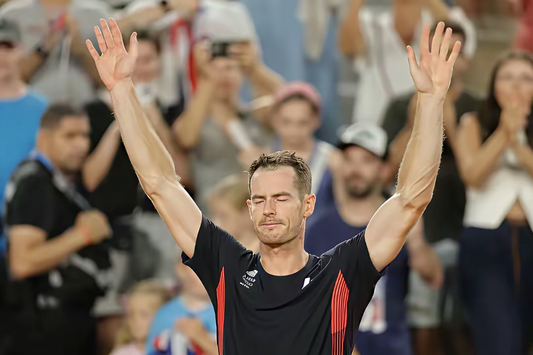 英国网球队力克世界网球队，穆雷完成帽子戏法