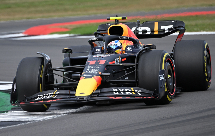 索伯车队横扫梅赛德斯，塞恩斯扛起全队