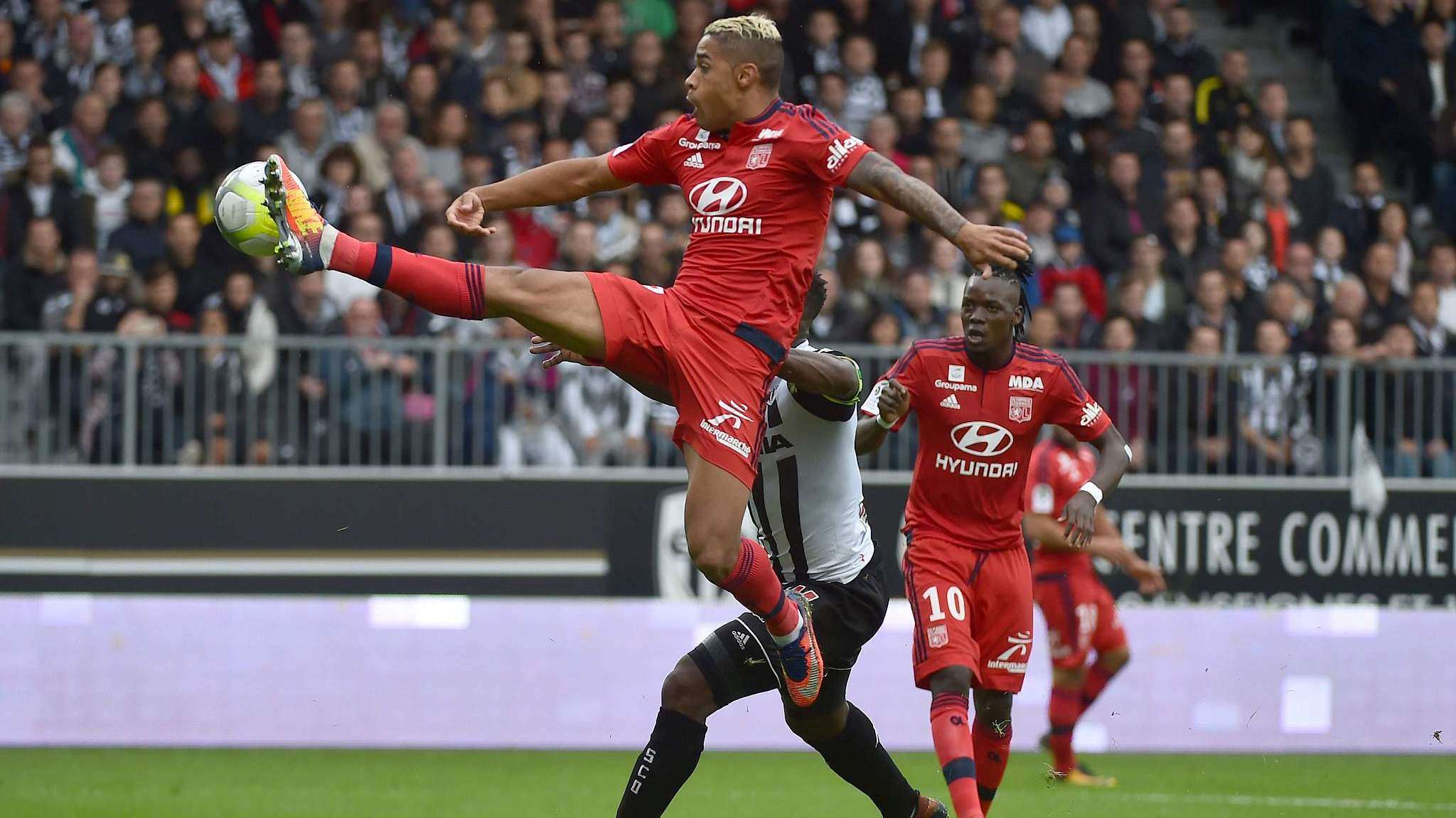 昂热队在场上奋力拼搏,取得令人瞩目的成绩 昂热队在场上奋力拼搏,取得令人瞩目的成绩