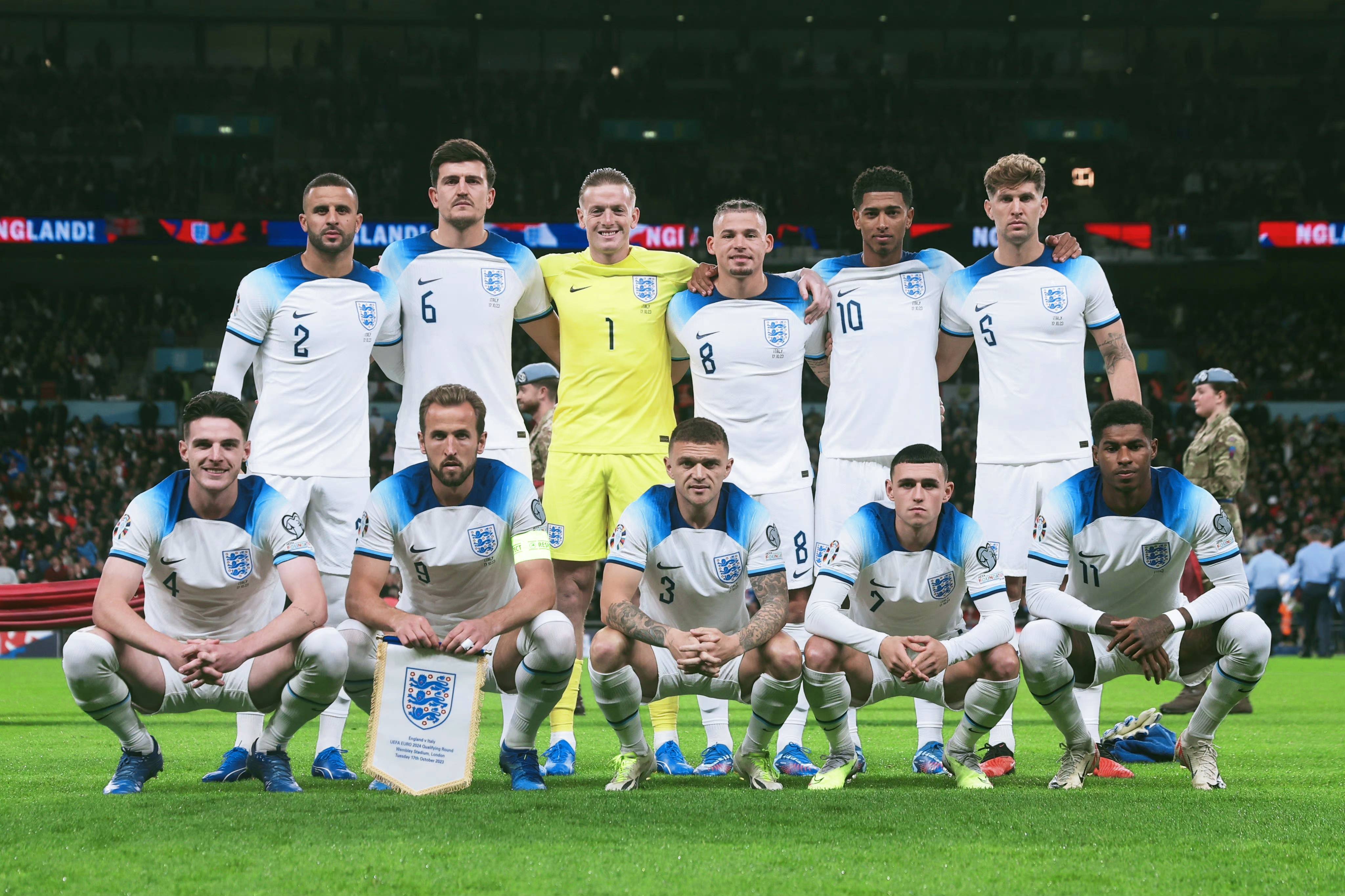 英格兰迎战罗马尼亚，全力备战决赛