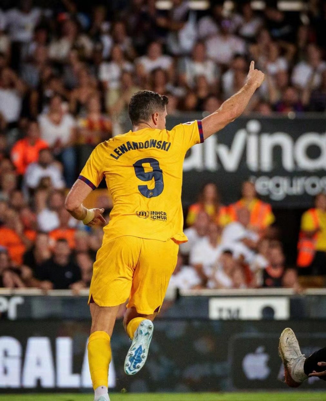 瓦伦西亚战胜对手，赢得关键比赛