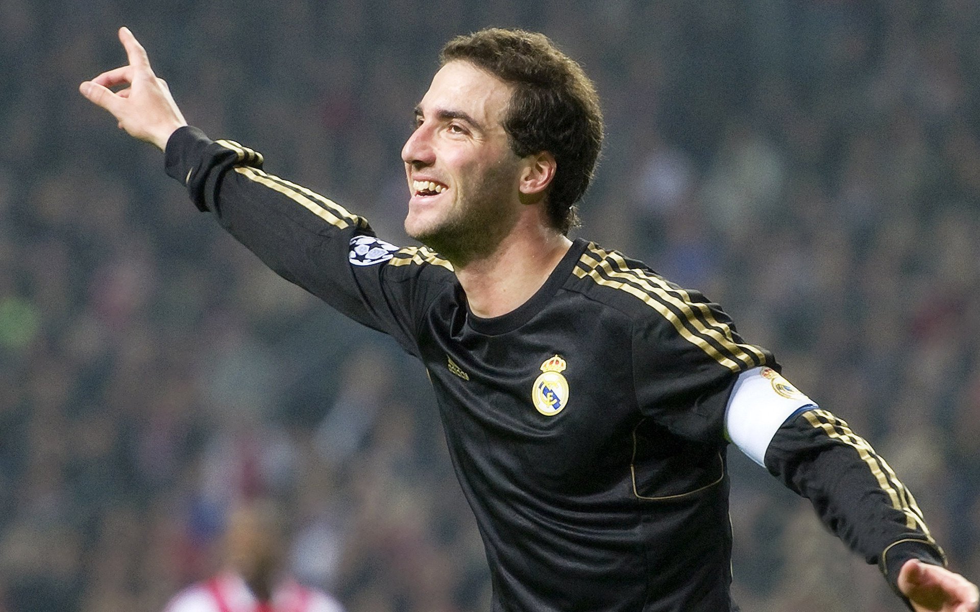 赖斯一锤定音，拜仁完胜皇家社会展露冠军相