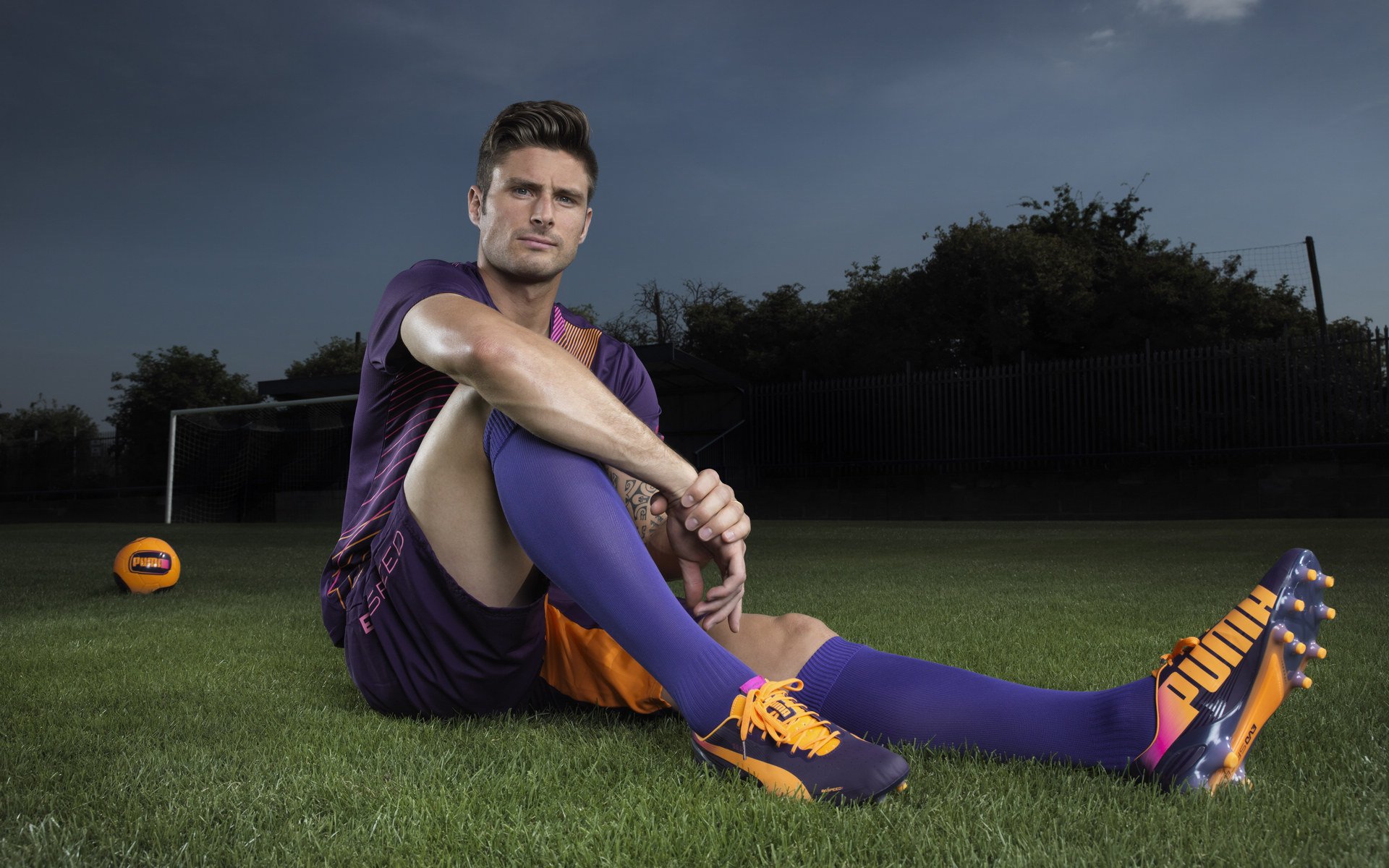 奇迹之夜，当利物浦逆转巴萨，莱万刷新纪录—足球史上唯一性的双重奏